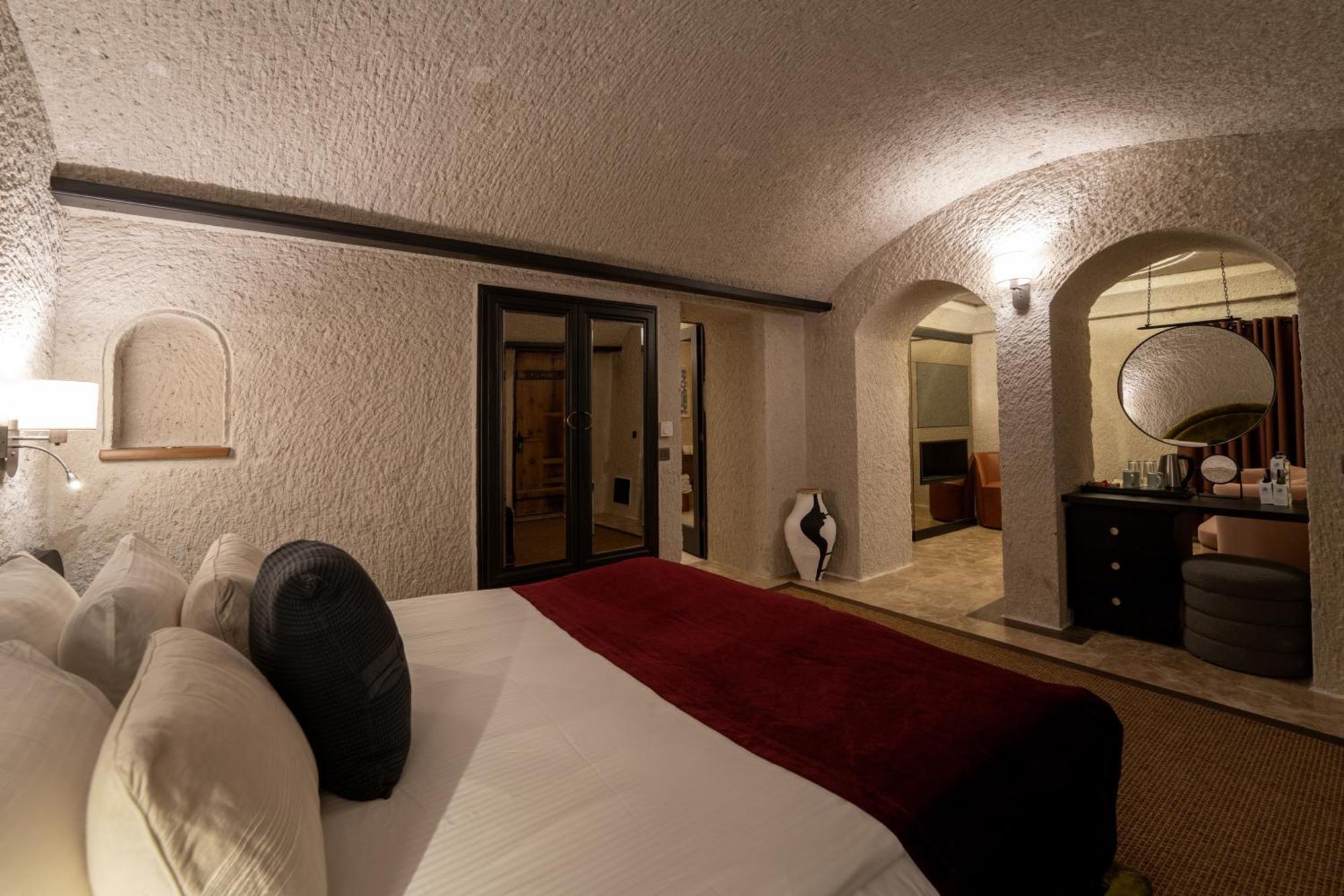 גורמה Artemis Cave Suites & Spa- Adults Only מראה חיצוני תמונה